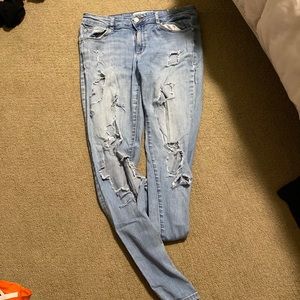 Distressed skinny jeans